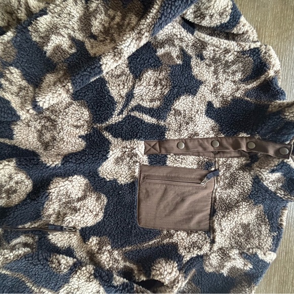 Orvis Brown and Cream Fleece Jacket - Picture 2 of 6